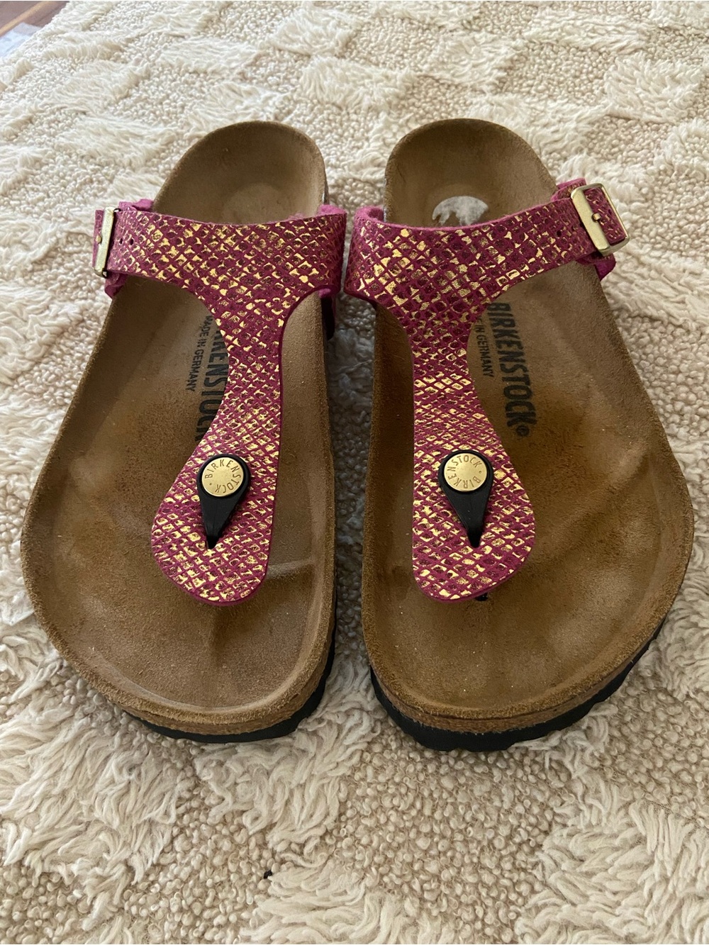Birkenstock Gizeh Thong Sandals - Magenta with Gold Accent